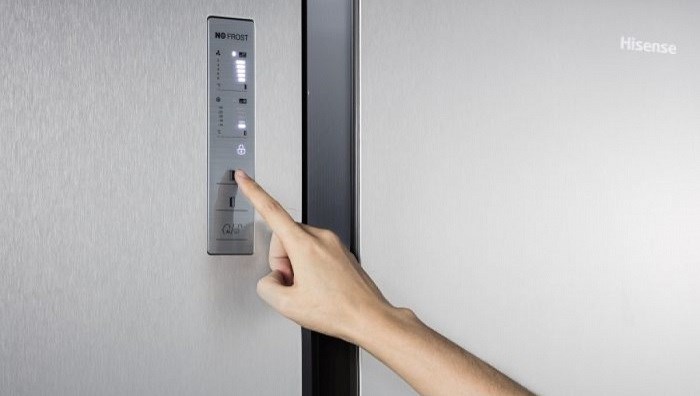 Hisense RS670N4BC3 dotykové ovládání